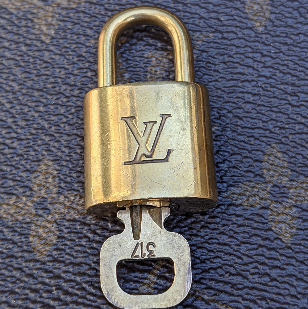 ⭐ #317 vintage Louis Vuitton padlock and ke - Picture 3 of 5